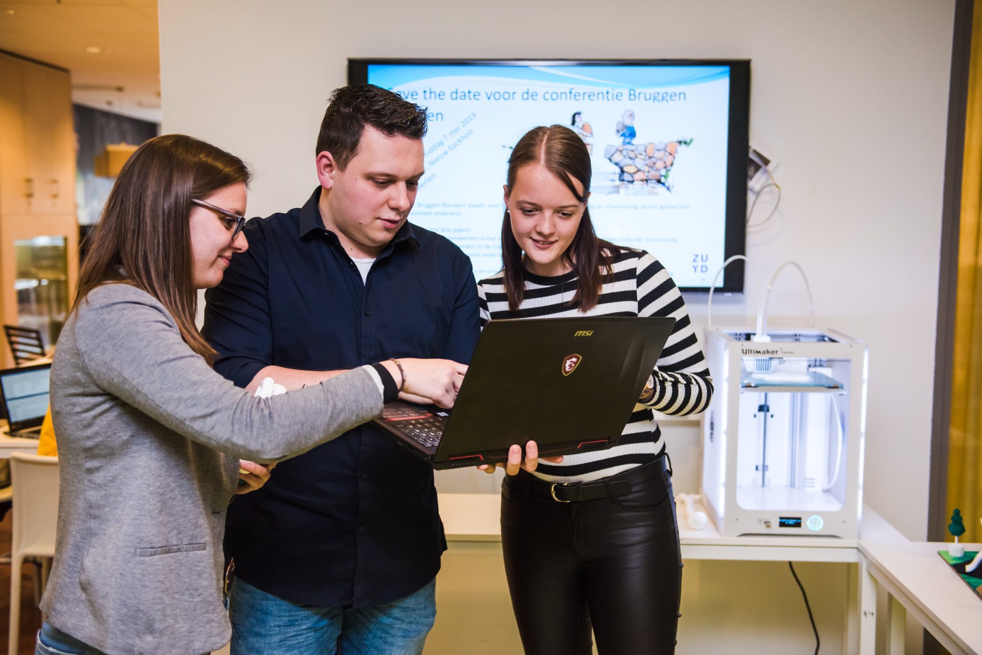 Onderling overleg over de inzet van technologie in het (basis)onderwijs